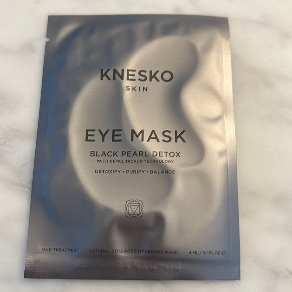 Knesko Eye Mask Black Pearl Detox